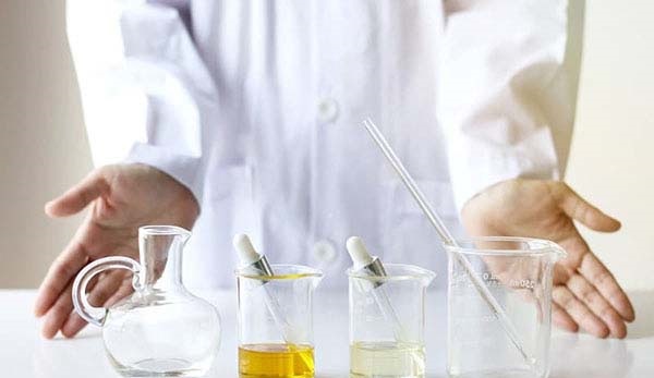 Hướng dẫn cách làm nước rửa tay khô với tinh dầu cực đơn giản